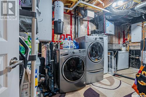 238 Sutter Place, Saskatoon, SK - Indoor Photo Showing Laundry Room