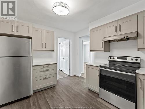 5929-39 Wyandotte, Windsor, ON - Indoor Photo Showing Kitchen