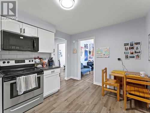 5929-39 Wyandotte, Windsor, ON - Indoor Photo Showing Kitchen