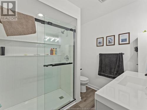 5929-39 Wyandotte, Windsor, ON - Indoor Photo Showing Bathroom