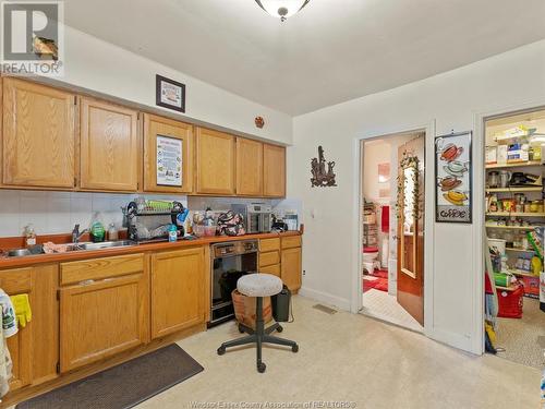 5929-39 Wyandotte, Windsor, ON - Indoor Photo Showing Kitchen With Double Sink