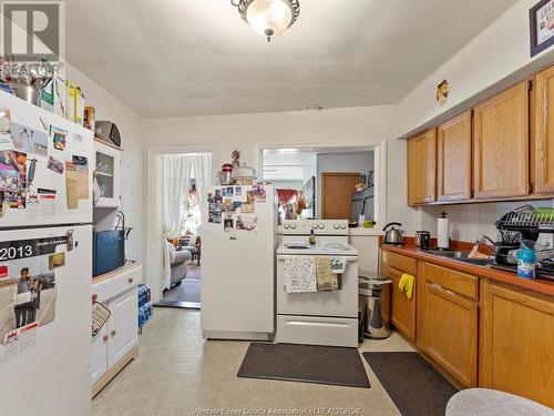 5929-39 Wyandotte, Windsor, ON - Indoor Photo Showing Kitchen