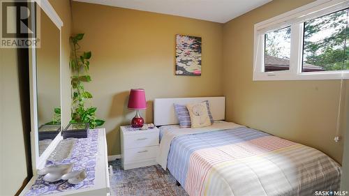 22 Slinn Bay, Regina, SK - Indoor Photo Showing Bedroom