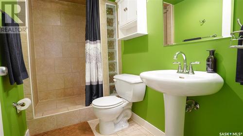 22 Slinn Bay, Regina, SK - Indoor Photo Showing Bathroom
