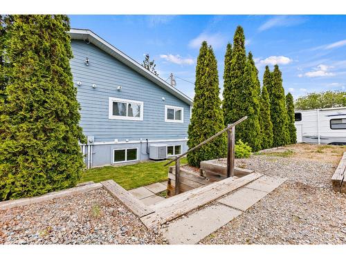 418 9Th Avenue S, Creston, BC - Outdoor With Exterior