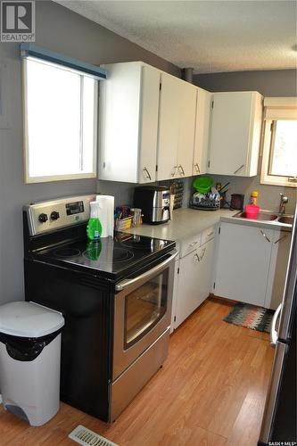 309 1St Avenue W, Kindersley, SK - Indoor Photo Showing Kitchen