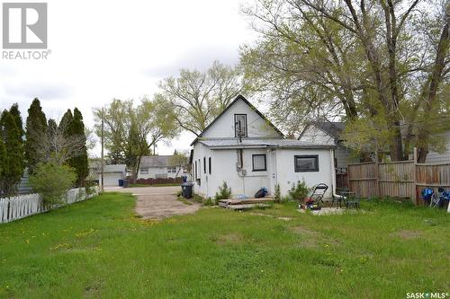 309 1St Avenue W, Kindersley, SK - Outdoor