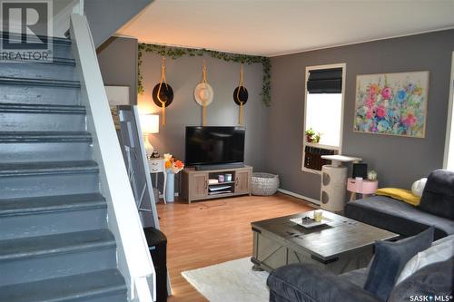 309 1St Avenue W, Kindersley, SK - Indoor Photo Showing Living Room