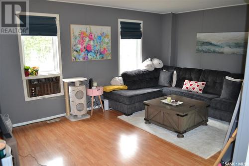 309 1St Avenue W, Kindersley, SK - Indoor Photo Showing Living Room