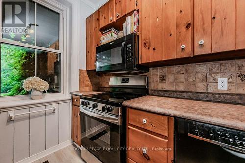 8292 Wilson Street, Guelph/Eramosa, ON - Indoor Photo Showing Kitchen