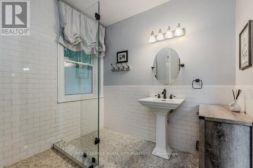 8292 Wilson Street, Guelph/Eramosa, ON - Indoor Photo Showing Bathroom