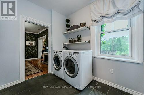 8292 Wilson Street, Guelph/Eramosa, ON - Indoor Photo Showing Laundry Room