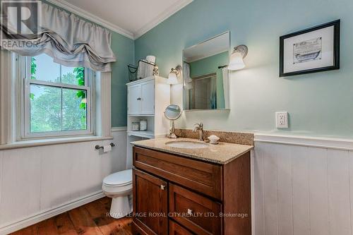 8292 Wilson Street, Guelph/Eramosa, ON - Indoor Photo Showing Bathroom