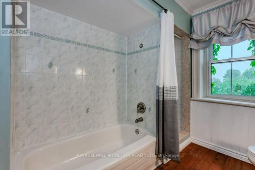 8292 Wilson Street, Guelph/Eramosa, ON - Indoor Photo Showing Bathroom