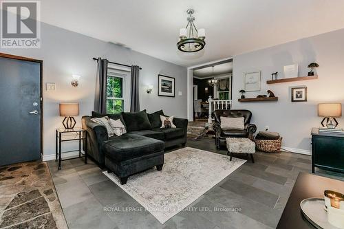 8292 Wilson Street, Guelph/Eramosa, ON - Indoor Photo Showing Living Room