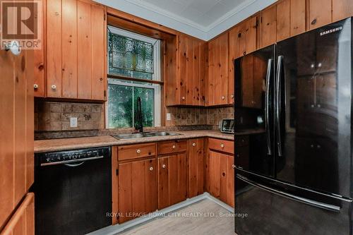 8292 Wilson Street, Guelph/Eramosa, ON - Indoor Photo Showing Kitchen With Double Sink