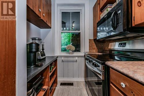 8292 Wilson Street, Guelph/Eramosa, ON - Indoor Photo Showing Kitchen