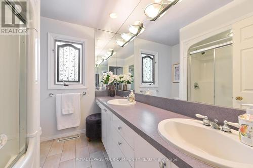 247 Harris Avenue, Richmond Hill, ON - Indoor Photo Showing Bathroom