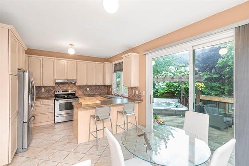 5952 Blue Spruce Avenue, Burlington, ON - Indoor Photo Showing Kitchen