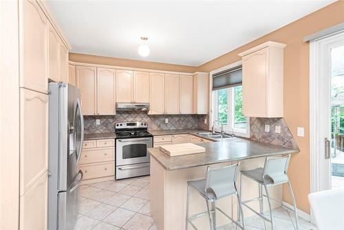5952 Blue Spruce Avenue, Burlington, ON - Indoor Photo Showing Kitchen With Double Sink