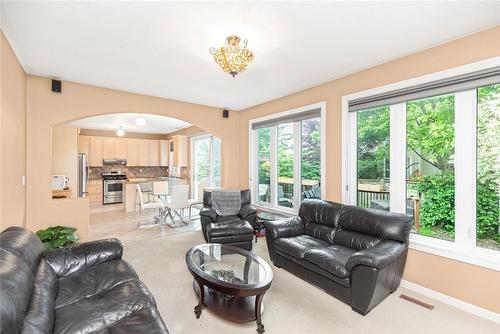5952 Blue Spruce Avenue, Burlington, ON - Indoor Photo Showing Living Room