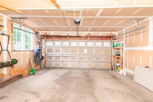5952 Blue Spruce Avenue, Burlington, ON - Indoor Photo Showing Garage