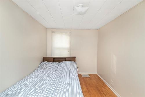 159 Park Street N, Hamilton, ON - Indoor Photo Showing Bedroom