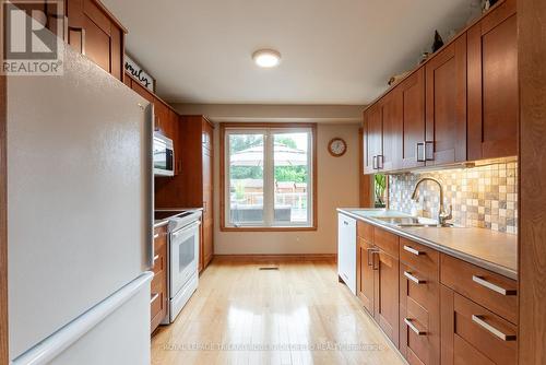 63 Winship Close, London, ON - Indoor Photo Showing Kitchen