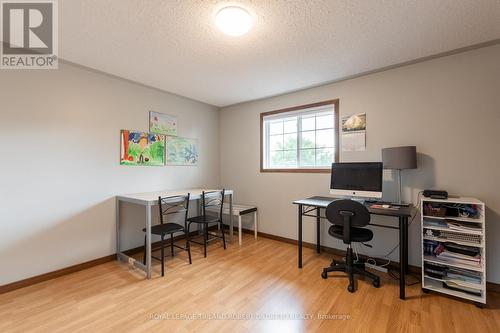 63 Winship Close, London, ON - Indoor Photo Showing Office