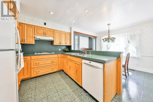 178 Breezy Pines Drive, Mississauga, ON - Indoor Photo Showing Kitchen With Double Sink