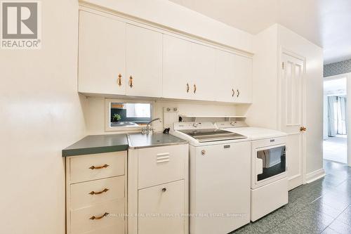 178 Breezy Pines Drive, Mississauga, ON - Indoor Photo Showing Laundry Room