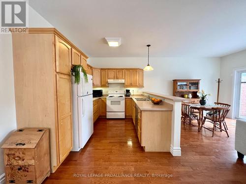 107 Victoria Avenue, Belleville, ON - Indoor Photo Showing Kitchen