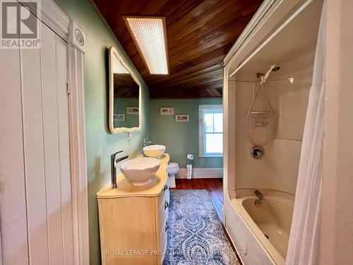 1500 Old Highway 2, Belleville, ON - Indoor Photo Showing Bathroom