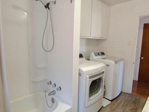 Bathroom - 46  - 48 Rue Longpré, Repentigny (Le Gardeur), QC - Indoor Photo Showing Laundry Room