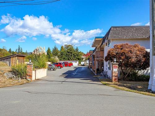 8-2045 Gatewood Rd, Sooke, BC - Outdoor