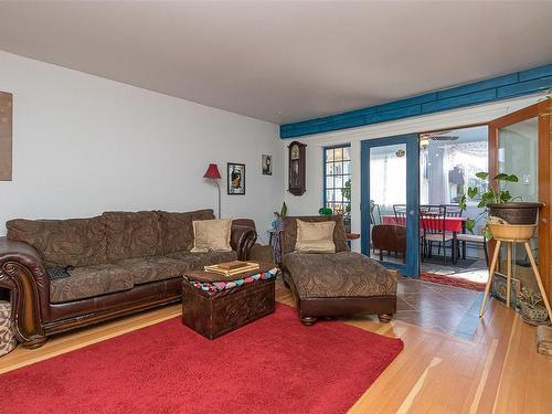 8-2045 Gatewood Rd, Sooke, BC - Indoor Photo Showing Living Room