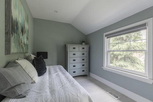 325 Aberdeen Avenue, Hamilton, ON - Indoor Photo Showing Bedroom