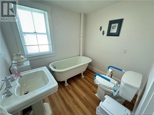 51 Riverside Drive, St. Stephen, NB - Indoor Photo Showing Bathroom