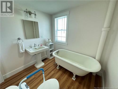 51 Riverside Drive, St. Stephen, NB - Indoor Photo Showing Bathroom