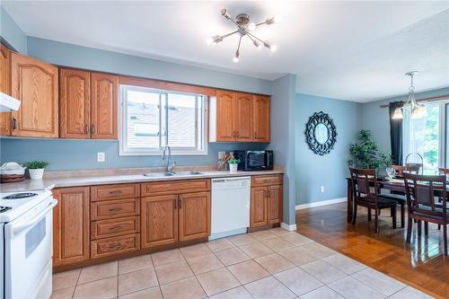 8 Highland Boulevard, Caledonia, ON - Indoor Photo Showing Kitchen With Double Sink