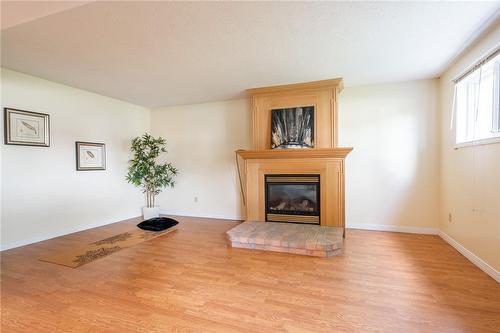 8 Highland Boulevard, Caledonia, ON - Indoor Photo Showing Living Room With Fireplace