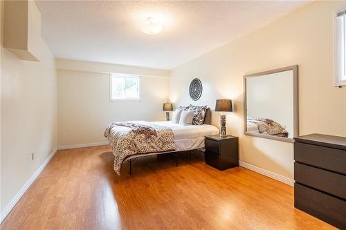 8 Highland Boulevard, Caledonia, ON - Indoor Photo Showing Bedroom