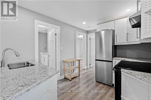 80 Page Street, St. Catharines, ON - Indoor Photo Showing Kitchen With Double Sink