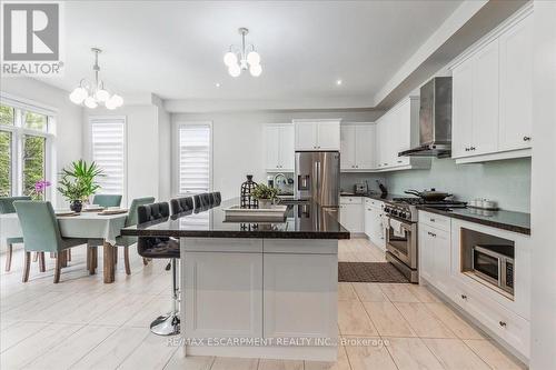 912 Forest Creek Court, Kitchener, ON - Indoor Photo Showing Kitchen With Upgraded Kitchen