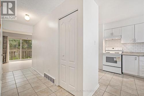 427 Moodie Drive, Ottawa, ON - Indoor Photo Showing Kitchen