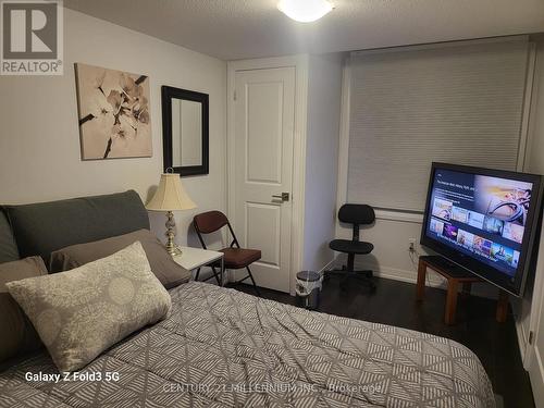 100 - 6705 Cropp Street, Niagara Falls, ON - Indoor Photo Showing Bedroom
