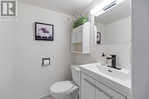 2365 Delkus Crescent, Mississauga, ON - Indoor Photo Showing Bathroom
