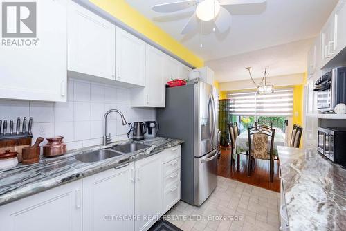 32 Vodden Court, Brampton (Brampton North), ON - Indoor Photo Showing Kitchen With Double Sink