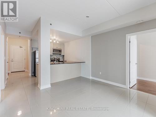 # 401 - 1421 Costigan Road, Milton, ON - Indoor Photo Showing Kitchen