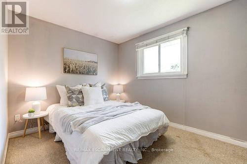 2260 Mountainside Drive, Burlington, ON - Indoor Photo Showing Bedroom